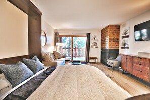 Lägenhet - 1 sovrum | Individuell inredning, unika möbler och arbetsyta för laptop