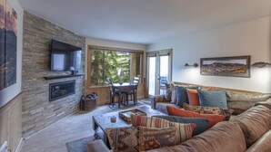 Living room - Snow Flower by Blueswell (Park City)