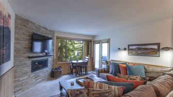 Televisi layar datar 42-inci dengan saluran TV kabel dan TV