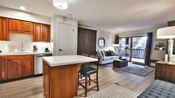 Condo, 1 Bedroom | Private kitchen | Fridge, microwave, stovetop, dishwasher
