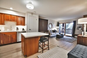 Condo, 1 Bedroom | Private kitchen