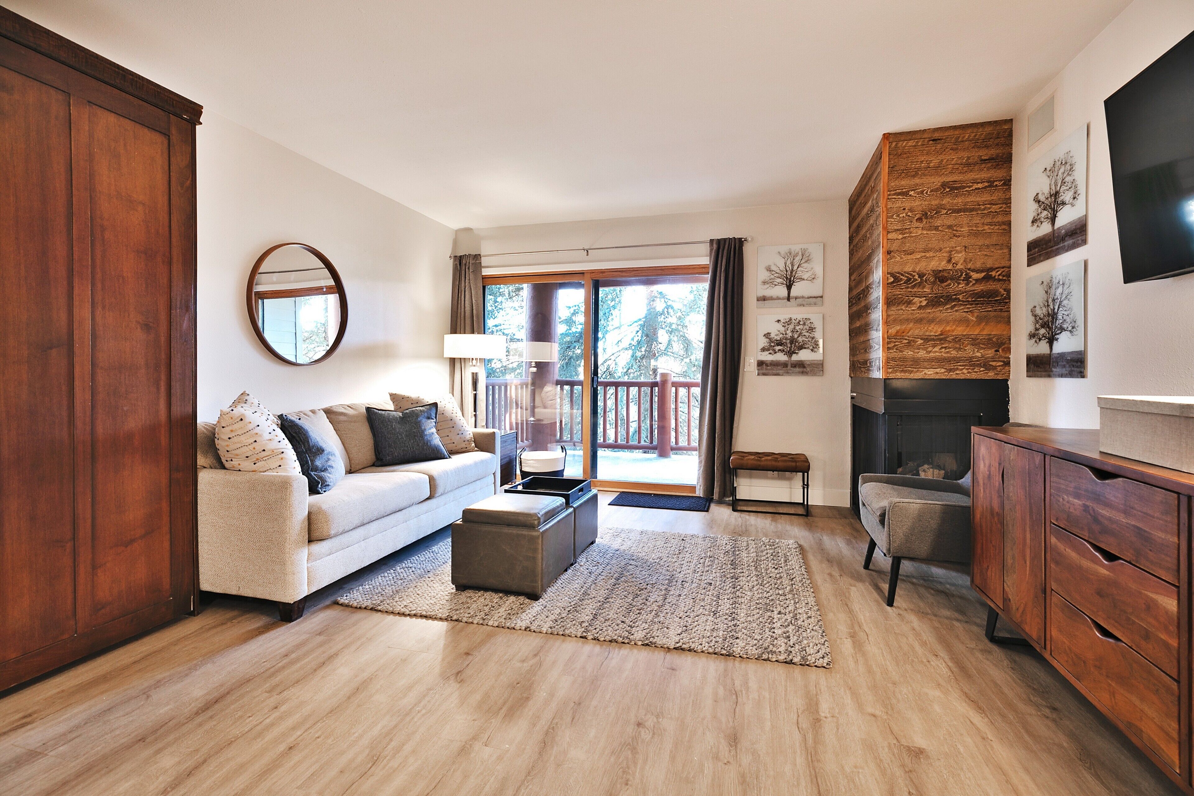 Kondominium, 1 kamar tidur | Area keluarga | Televisi layar datar 42-inci dengan saluran TV kabel dan TV