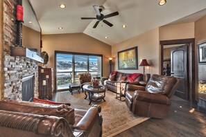 Maison, 3 chambres | Coin séjour | Cheminée