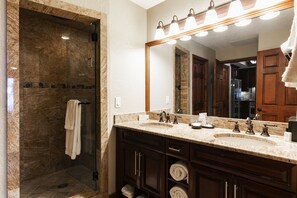 Condo, 4 Bedrooms | Bathroom | Towels