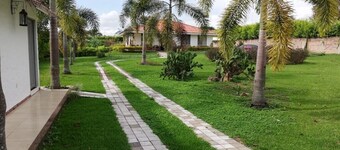 Family friendly Chalet with swimming pool near "Parque del Cafe"