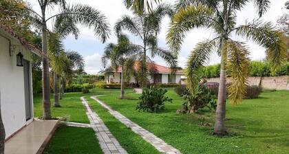 Chalet familial avec piscine prĂšs du "Parque del Cafe"