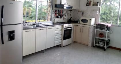 Chalet familiar con piscina cerca del "Parque del Café"