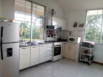 Family friendly Chalet with swimming pool near "Parque del Cafe"