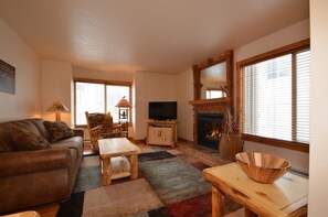 Condo, 1 Bedroom | Living area