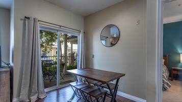Condo, 2 Bedrooms | Dining room