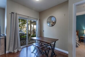 Condo, 2 Bedrooms | Dining room
