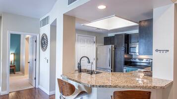 Condo, 2 Bedrooms | Private kitchen