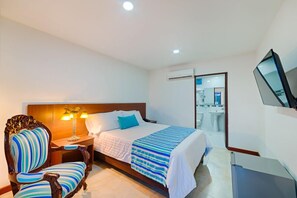 Quarto casal | Frigobar, cofres nos quartos, ferros/tábuas de passar roupa