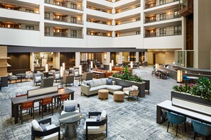 Lobby - Hilton Charlotte Airport (Charlotte)