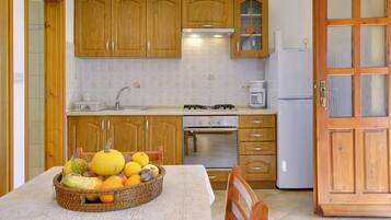 Fridge, stovetop, coffee/tea maker, toaster