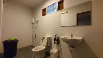 Family Villa (Baan Mali) | Bathroom | Shower, free toiletries, hair dryer, towels