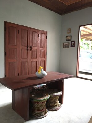 Televisión de 16 pulgadas con canales por cable