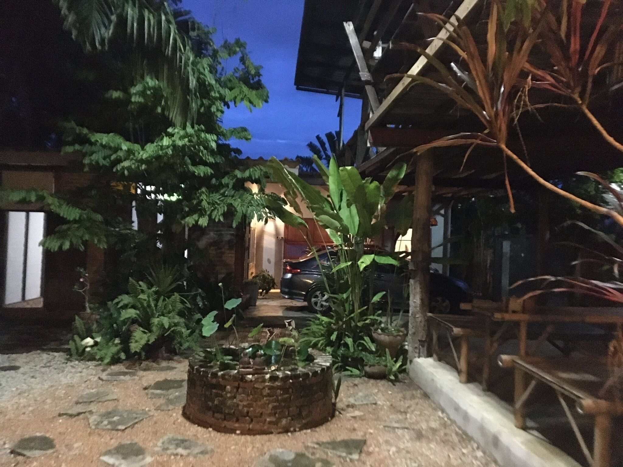 Televisor de 16 polzades amb canals per cable 