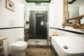Combined shower/tub, jetted tub, hair dryer, towels - St. Peter's Green Luxury with jacuzzi Vatican-Rome (roma)