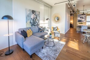 Televisión y biblioteca musical 