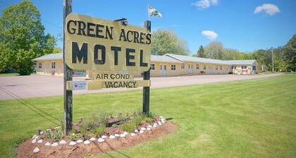 (1) Private Queen Suite at Green Acres Summerside