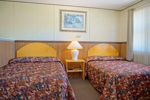 1 bedroom, iron/ironing board, WiFi, bed sheets - (7) Private Double Suite at Green Acres Summerside (Summerside)