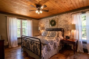 3 bedrooms, desk, iron/ironing board, travel cot