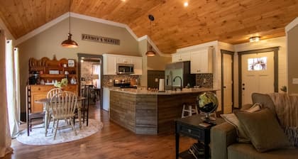 Cedar Hill Cottage - Secluded farmhouse near Serenbe and Atlanta.