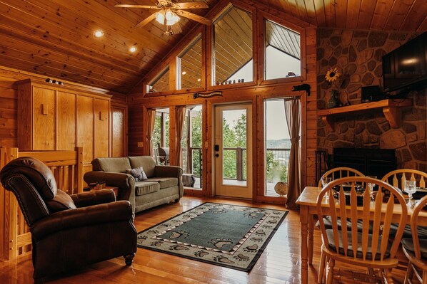 Älytelevisio, takka, DVD-soitin