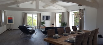 Villa des Lunes in the center of Le Plan de la Tour with heated swimming pool and large garden