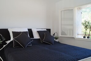 3 bedrooms, desk, WiFi