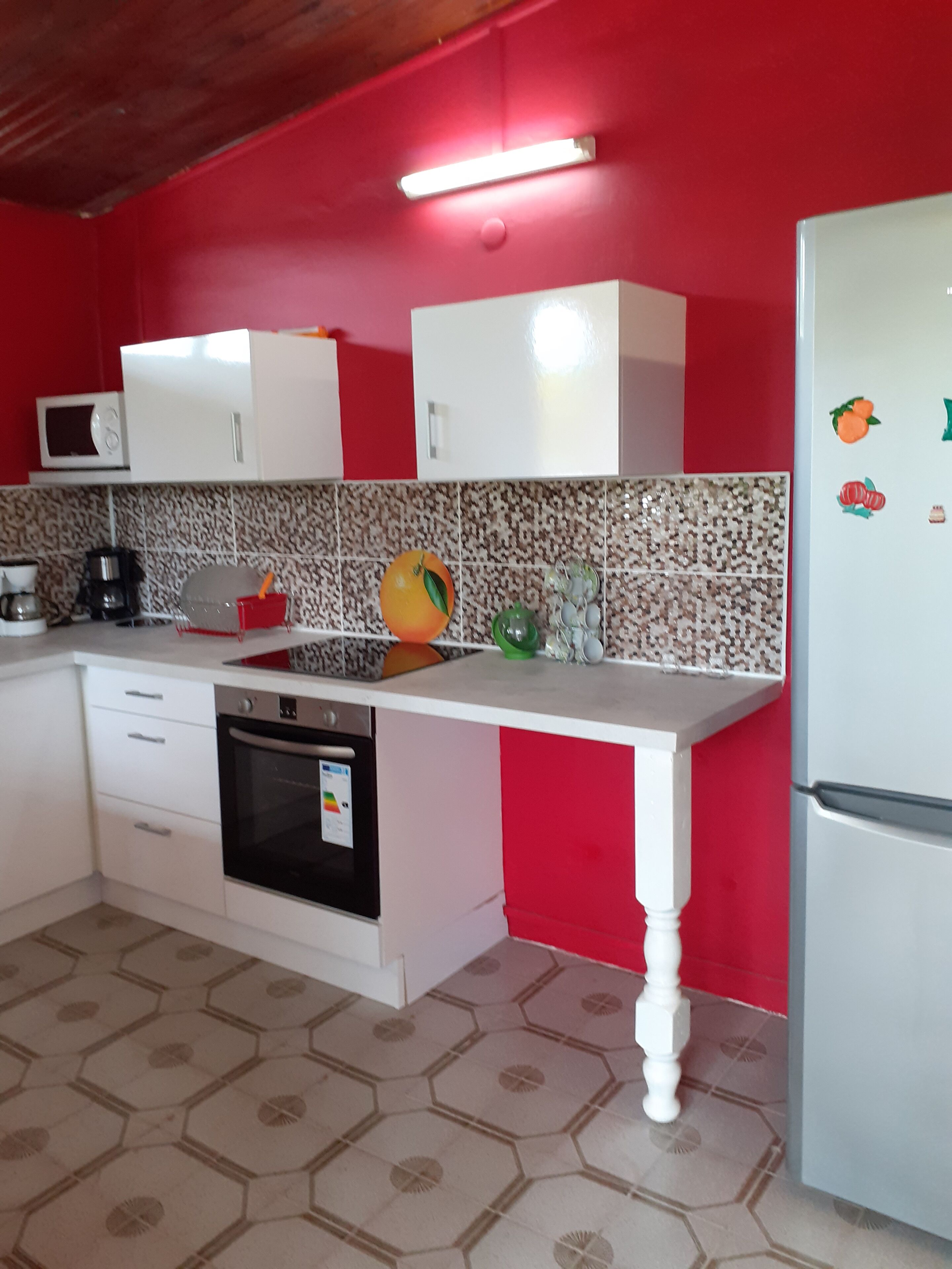 Microwave, coffee/tea maker, cookware/dishes/utensils