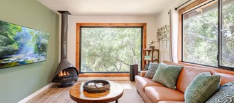 Oak Treehouse Retreat