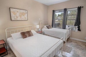 2 habitaciones, tabla de planchar con plancha, wifi y ropa de cama 