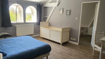 6 bedrooms, iron/ironing board, free WiFi, bed sheets