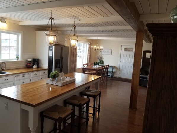 Dining - New, clean, charming, roomy house near Glacier Park w/ views! Well appointed. (Columbia Falls)
