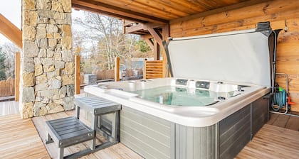 * NUEVO * CHALET "BAJO LA ROCA" 14 PERS - SAUNA, SPA, PISCINA, CINE, DISCO
