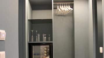 Suite (101) | Minibar, soundproofing, free WiFi, bed sheets