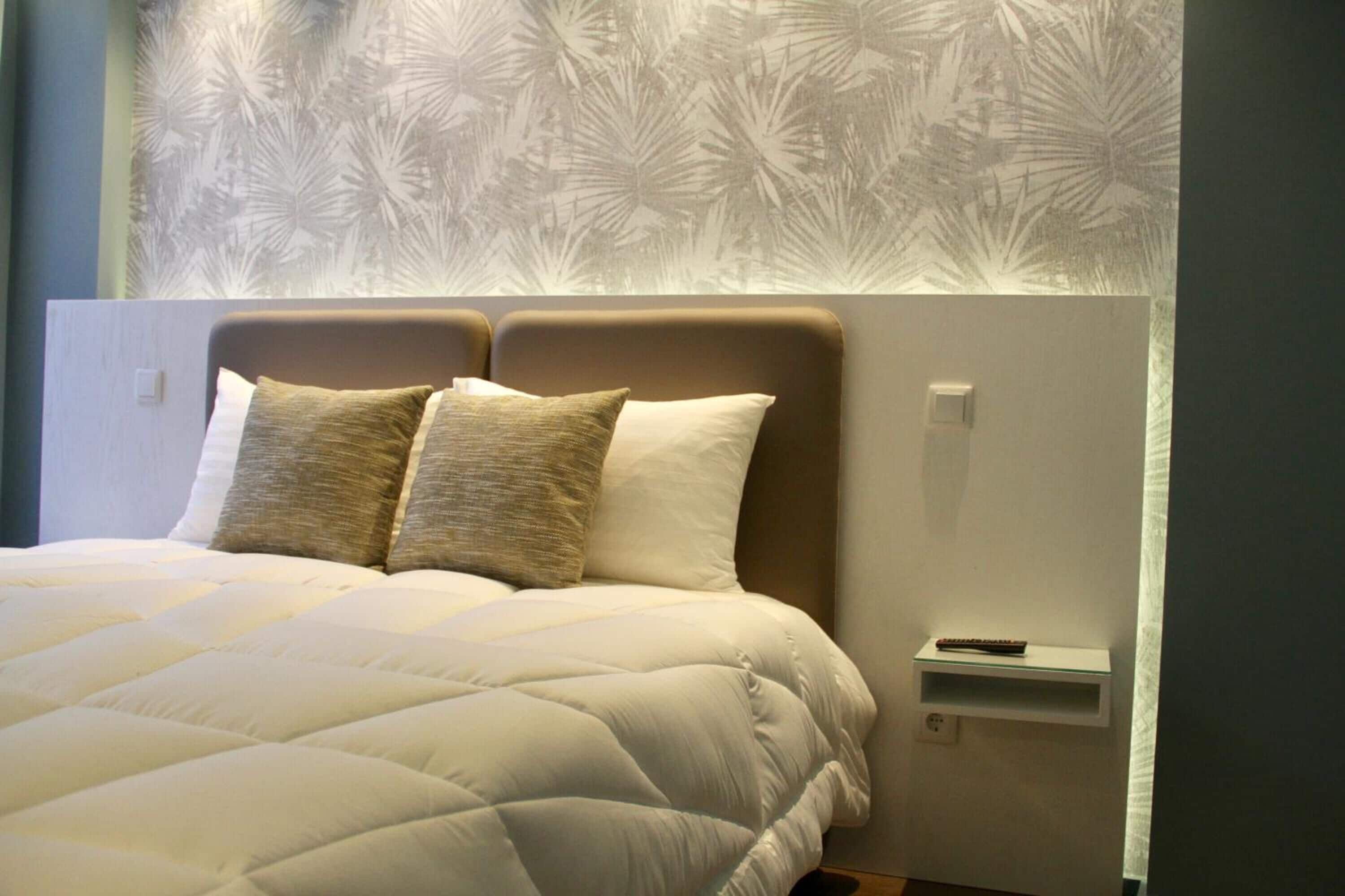 minibar, soundproofing, free wifi, bed sheets