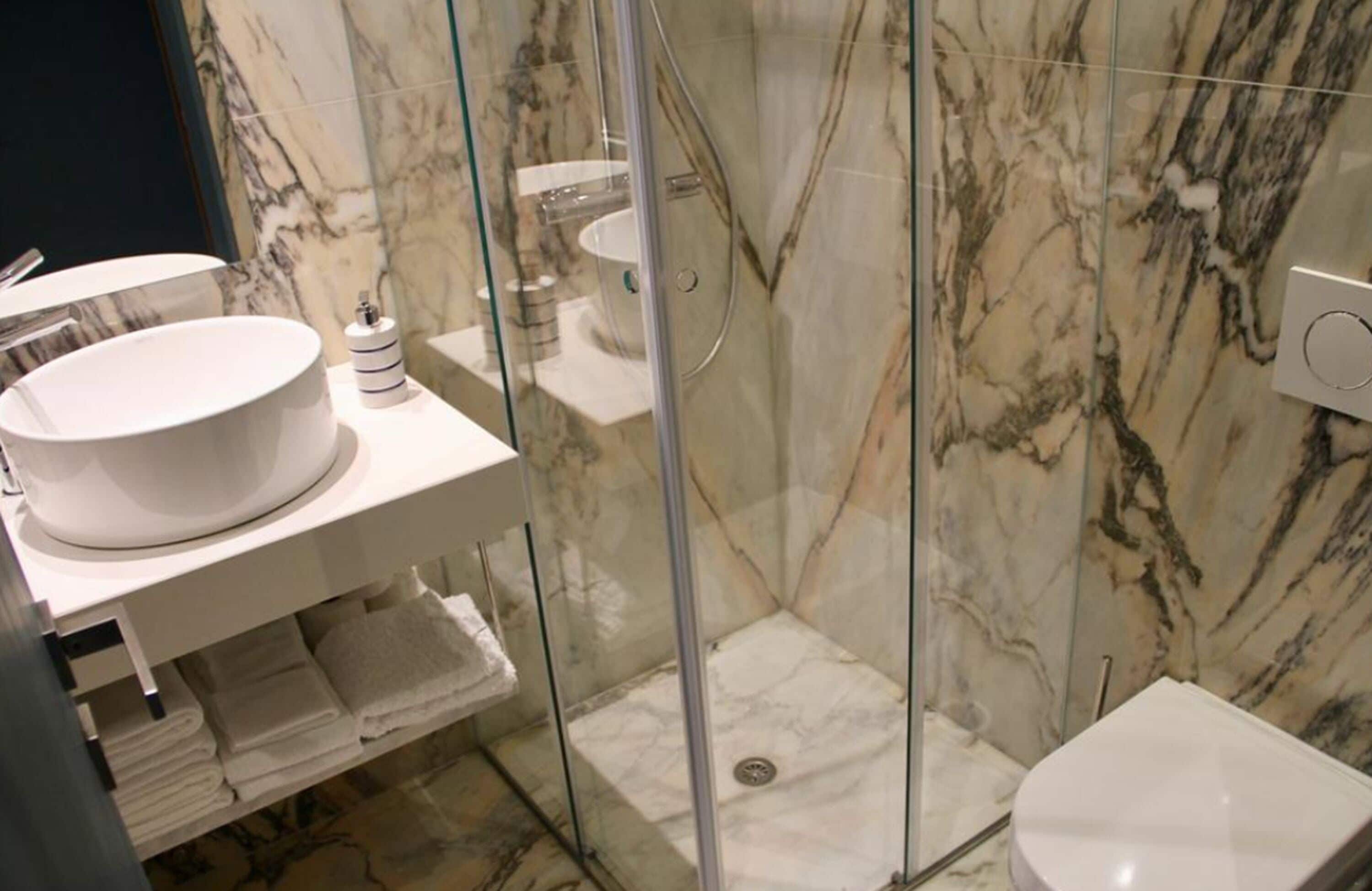 shower, bidet, towels, soap