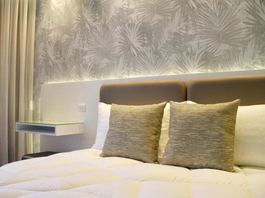 Minibar, soundproofing, free WiFi, bed sheets