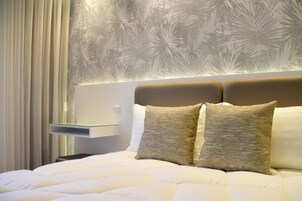 Minibar, ses yalıtımı, ücretsiz kablosuz İnternet, çarşaf takımı 