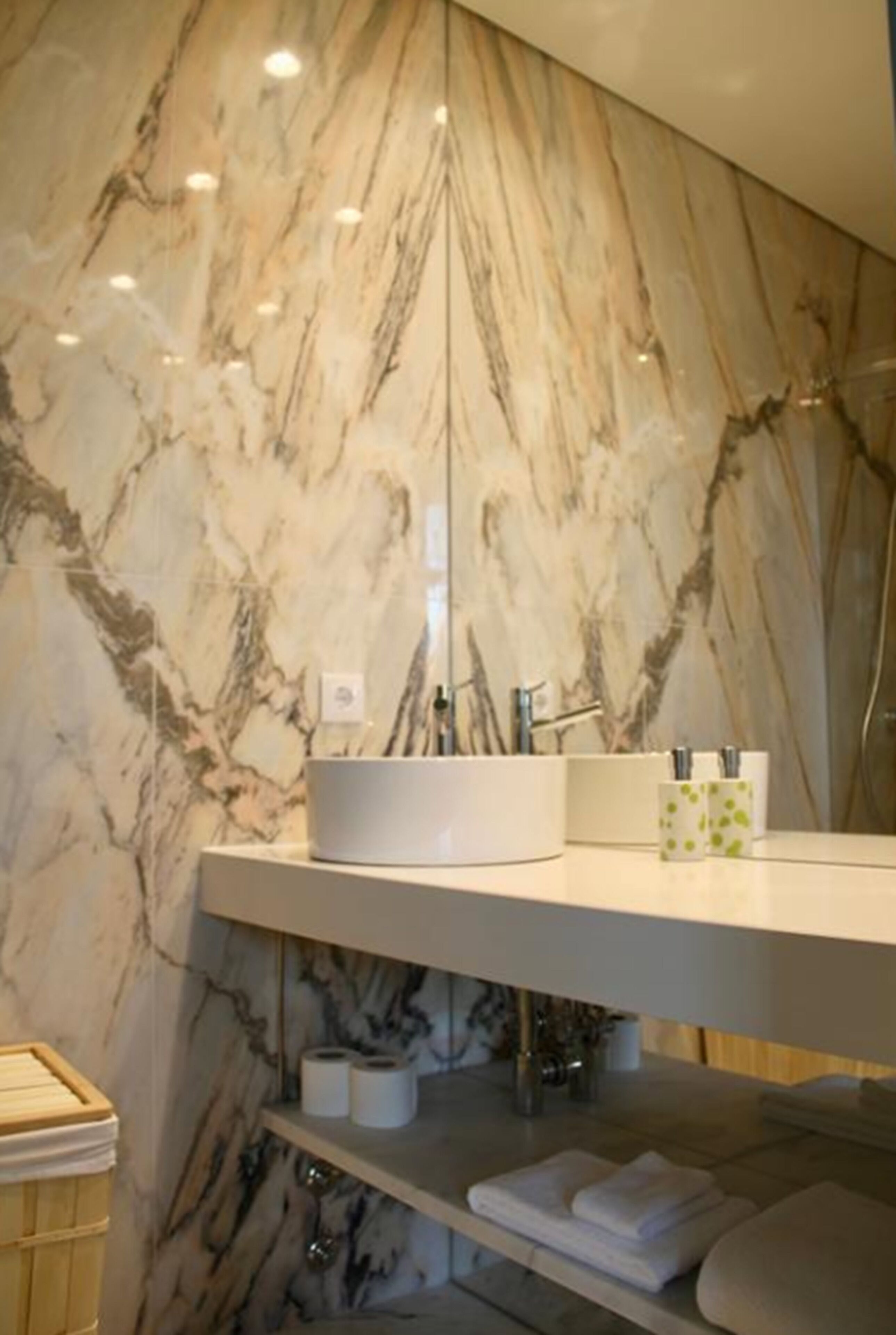 deluxe room (201) | bathroom | shower, bidet, towels, soap