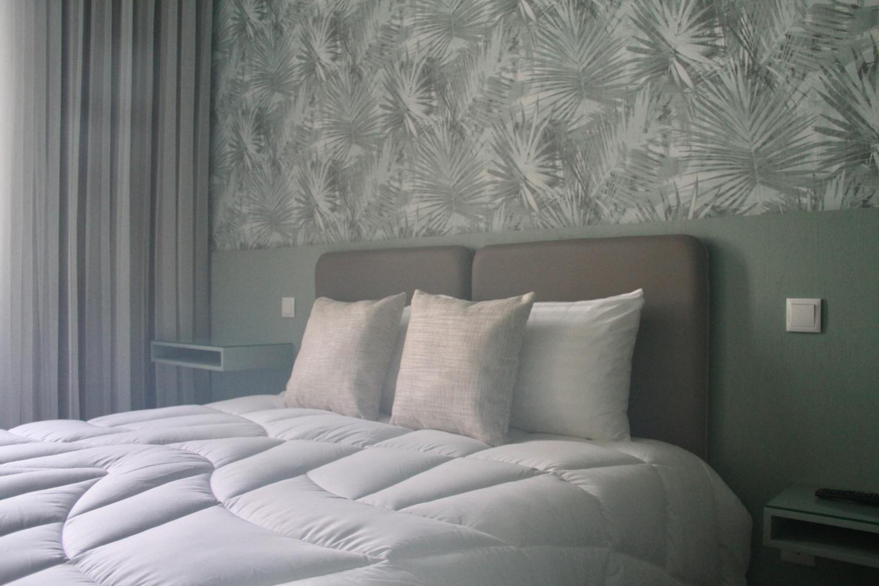 minibar, soundproofing, free wifi, bed sheets