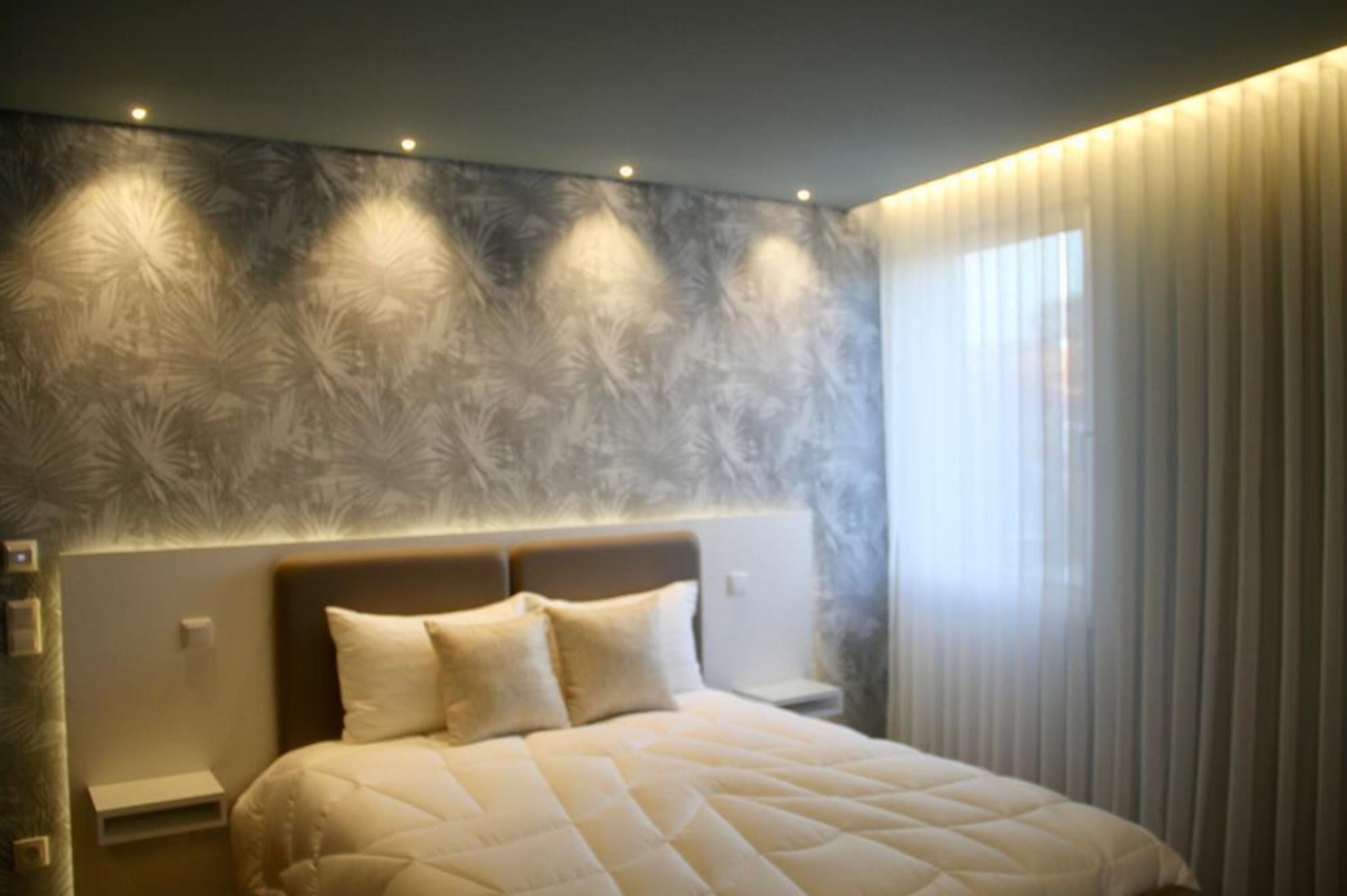 minibar, soundproofing, free wifi, bed sheets