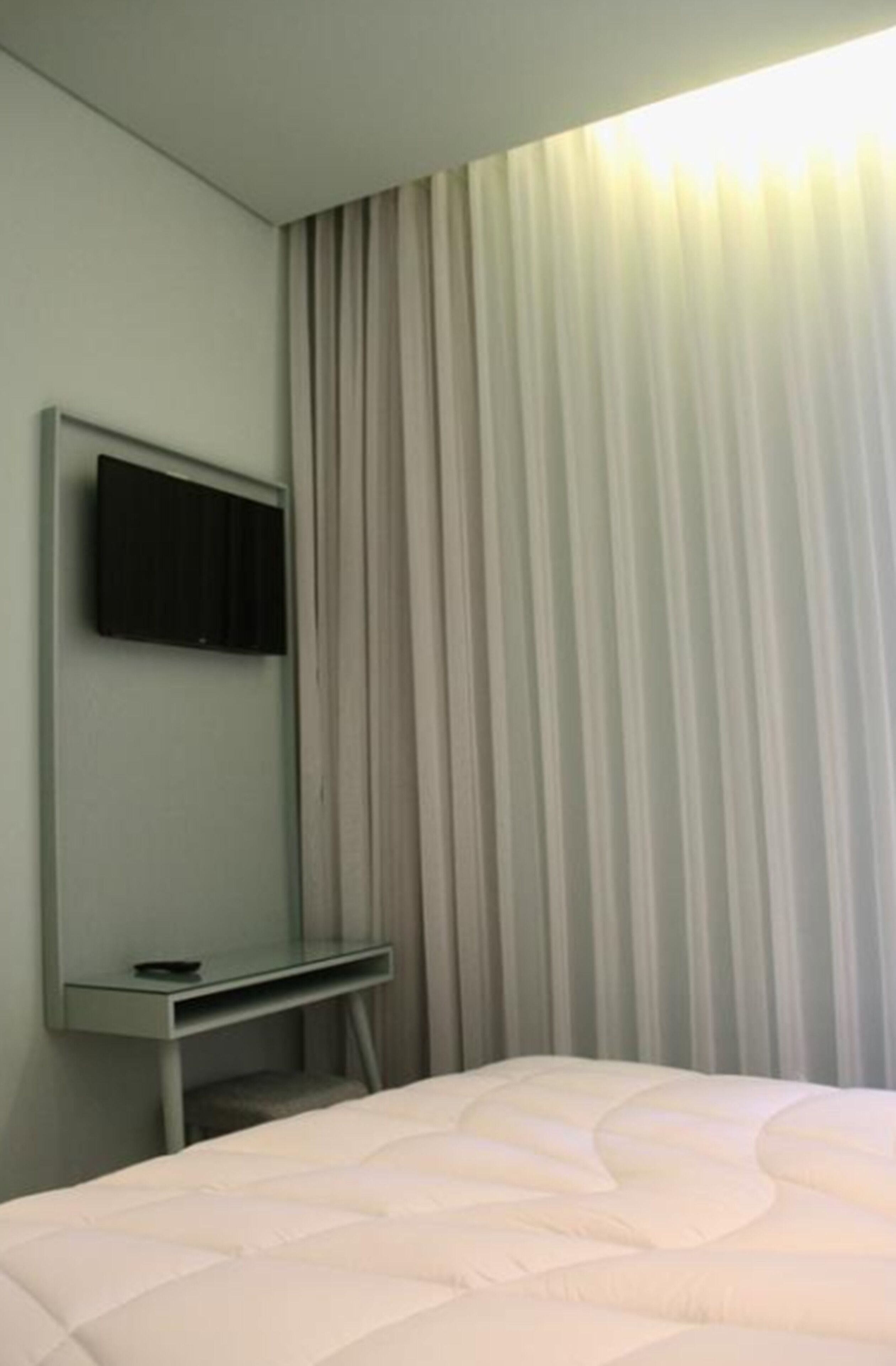 minibar, soundproofing, free wifi, bed sheets