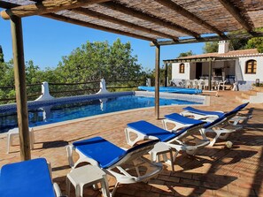 Piscina all'aperto, una piscina riscaldata