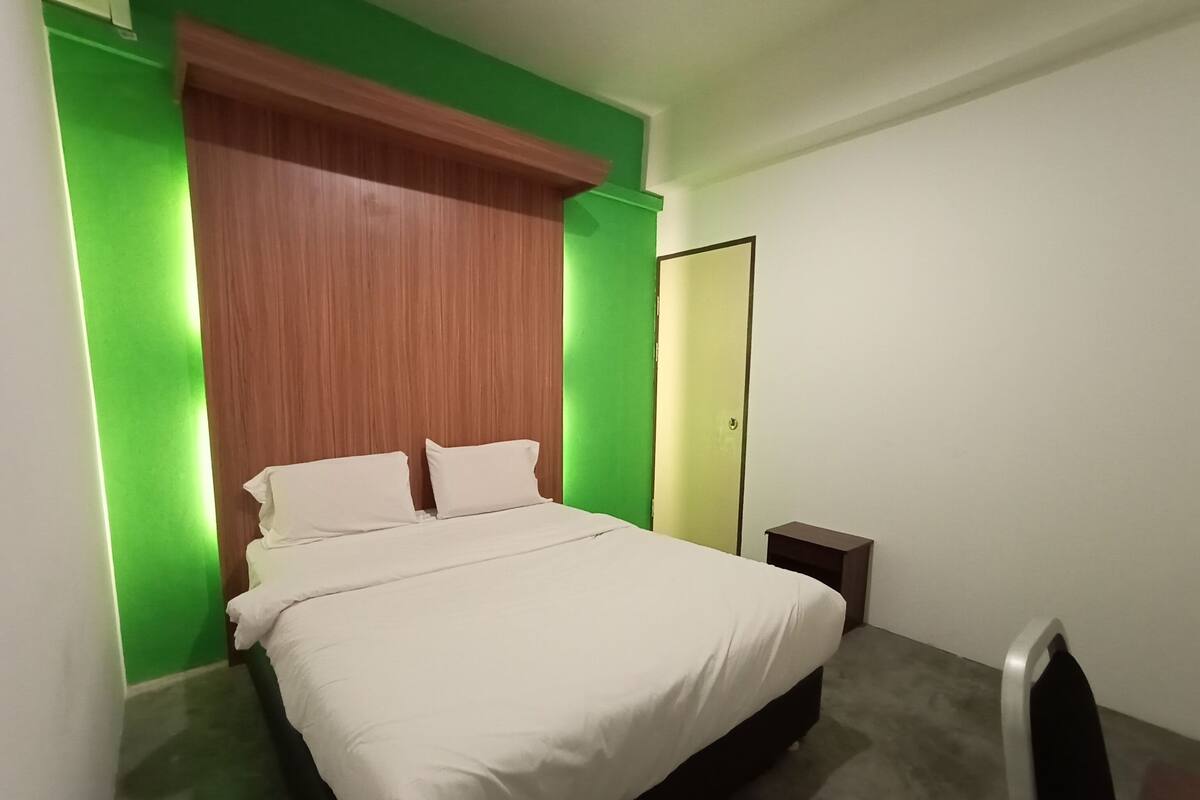 Standard Double Room | Desk, free WiFi, bed sheets