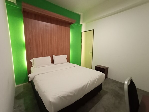 Standard Double Room | Meja, Wi-fi percuma 