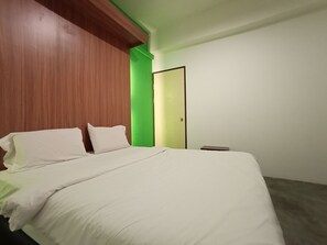 Standard Double Room | Desk, free WiFi, bed sheets